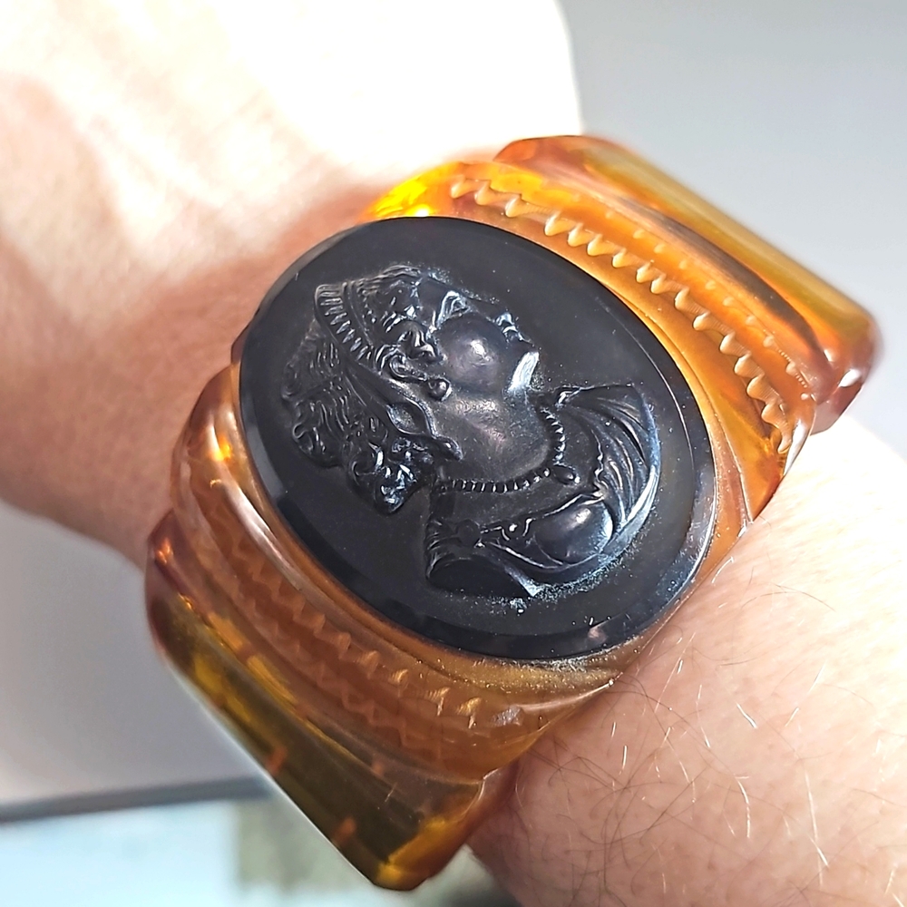 *****SOLD*****Bakelite Cameo AppleJuice Hinged Bracelet